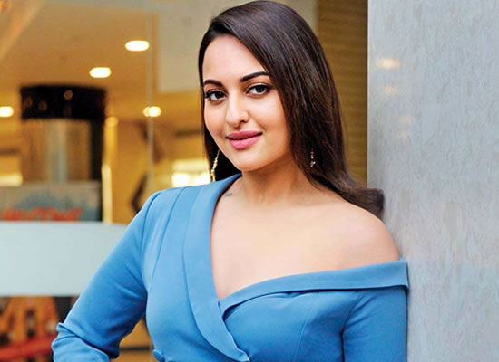 Sonakshi has not signed Akshay Kumar starrer Housefull 4! Sonakshi has not signed Akshay Kumar starrer Housefull 4!