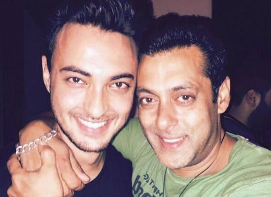 Salman Khan confirms brother-in-law Aayush Sharma's debut with a love story! Salman Khan confirms brother-in-law Aayush Sharma's debut with a love story!