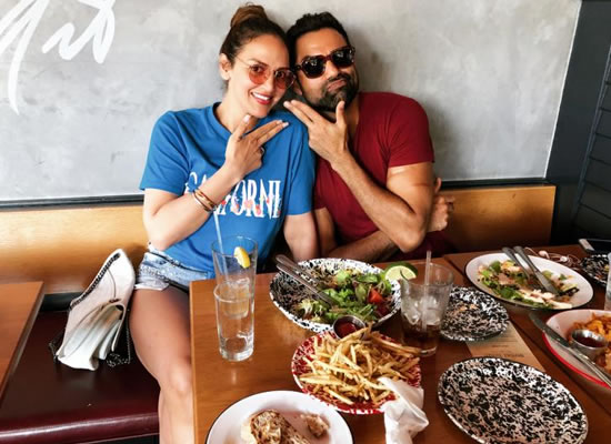 Cousins Esha Deol and Abhay Deol to enjoy lunch together in California! Cousins Esha Deol and Abhay Deol to enjoy lunch together in California!