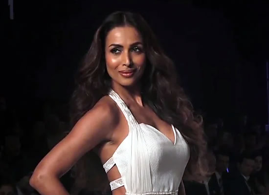 Malaika Arora talks about her dark-skinned category in Bollywood! Malaika Arora talks about her dark-skinned category in Bollywood!