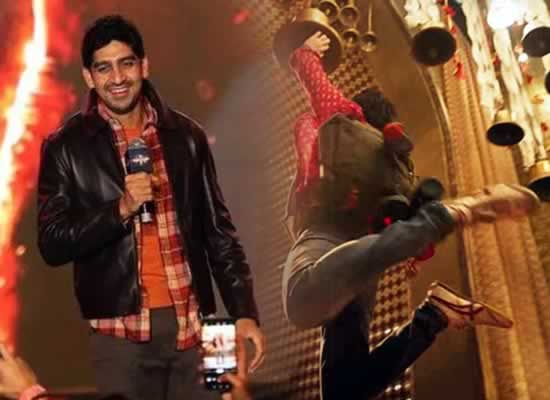 Ayan Mukerji to explain why Ranbir Kapoor wore shoes in the temple scene!