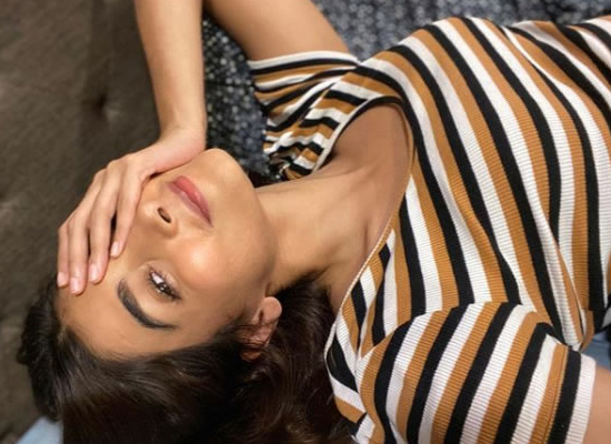 Pooja Hegde to flaunt her glowing skin with smile amid quarantine break!