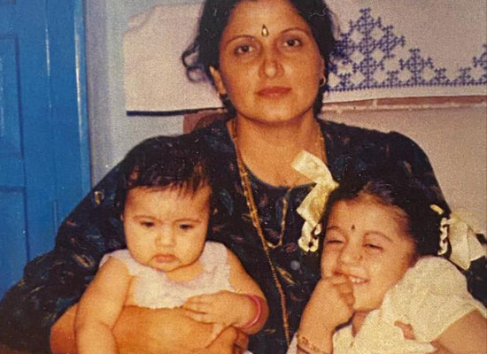 Taapsee Pannu's childhood moments with mother and sister!