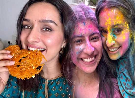 Shraddha Kapoor enjoys festivities of Holi with her friends!