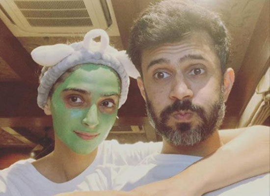Sonam Kapoor flaunts her face mask in a snap with hubby Anand Ahuja!